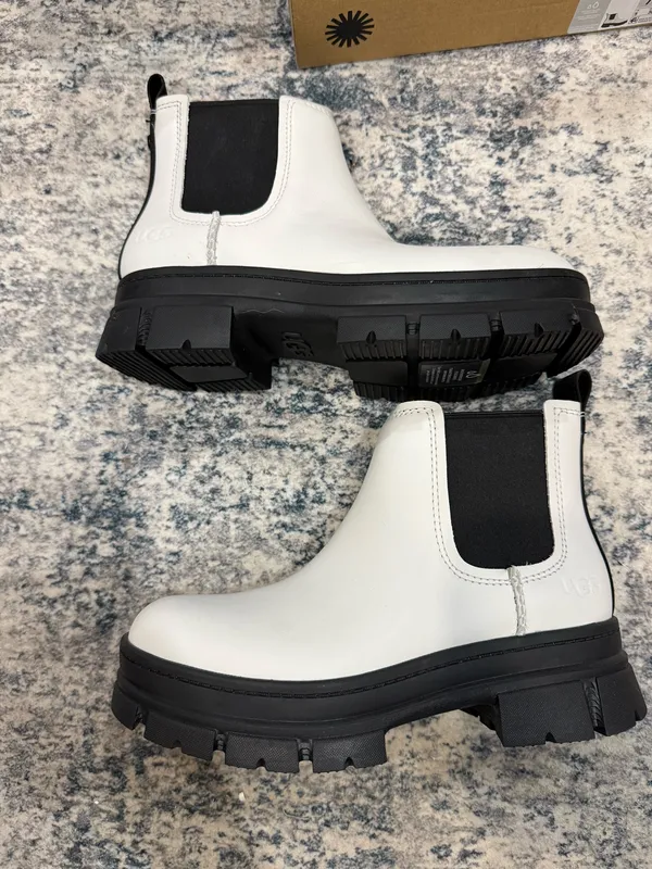 UGG Ashton Boots Chelsea - Image 2