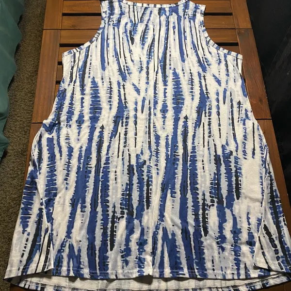 Blue and White Sleeveless Top size M Size M - Image 5