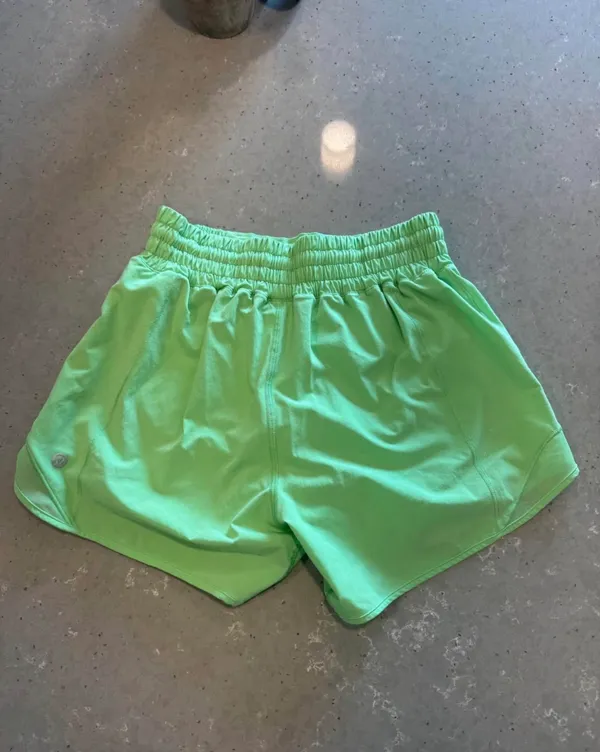 Lululemon Hot Shorts 4" - Image 2