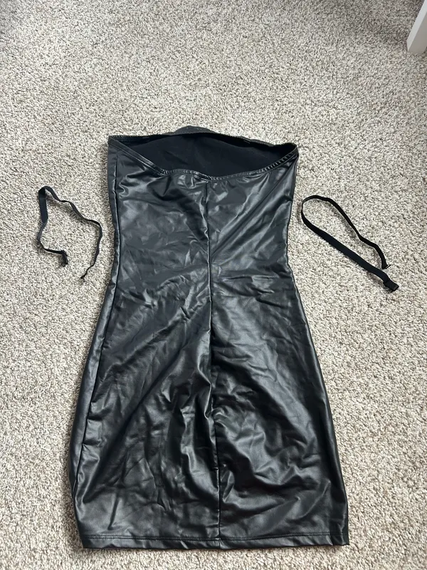 Spirit Halloween Black Dress with adjustable straps - Image 5