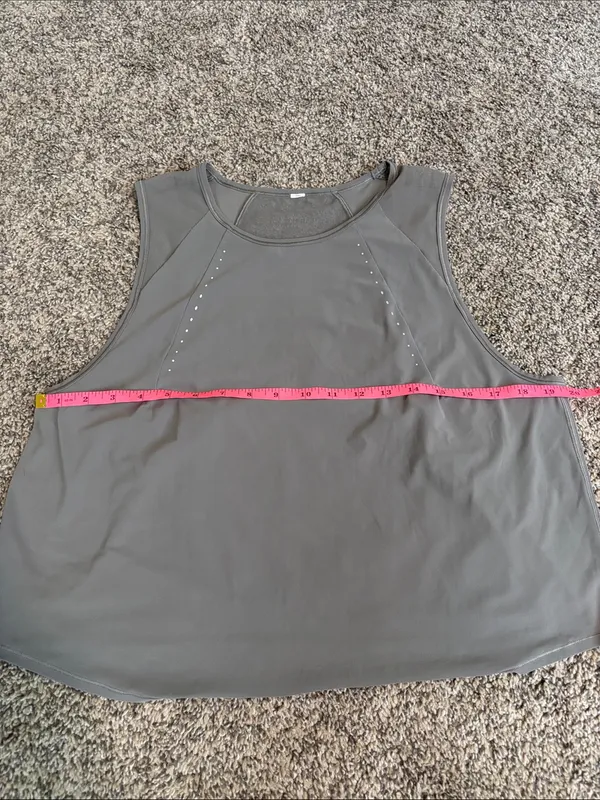 Lululemon Sculpt Cropped Tank Top size large - Image 2