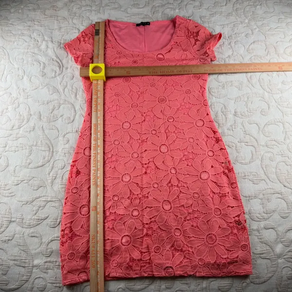 Tiana B Women's Coral Pink Floral Lace Cap Sleeve Sheath Dress Size M - Image 6