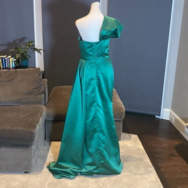 Women’s Green One Shoulder Full Length Mermaid Fit Formal Dress Size 6 - Image 4