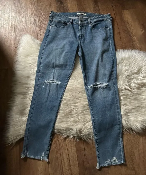 LEVI’S 711 Skinny Jeans Distressed - Image 4