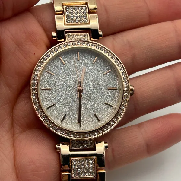 Women’s Rose Gold Crystal Bezel Women’s Fashion Watch Working New Battery - Image 5