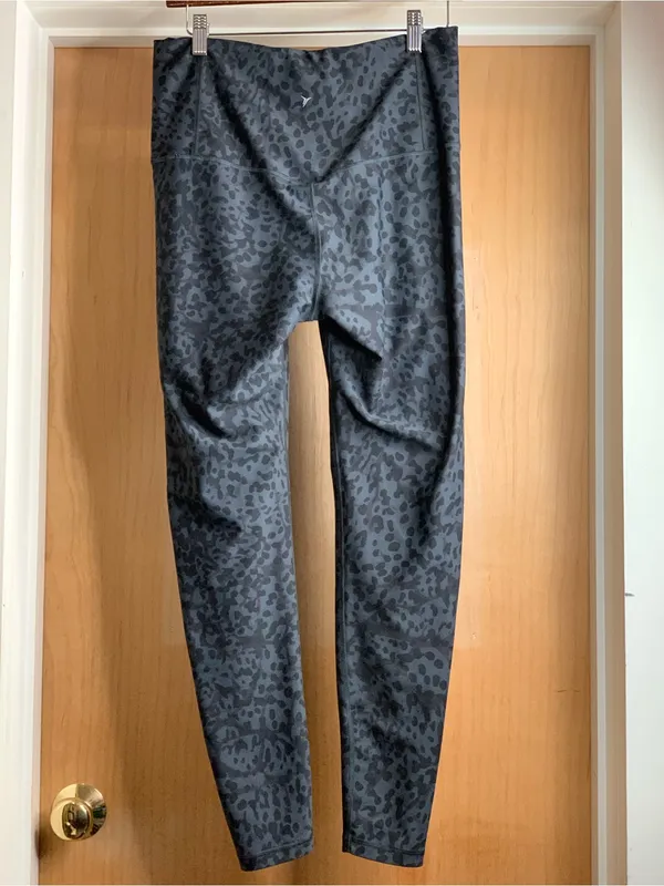 Old Navy Black Tonal Leopard High-Rise Athletic Leggings Size-Large Sporty Chic - Image 4