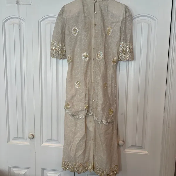 Floral and Sequin Wedding Dress Size Small‎ - Image 2