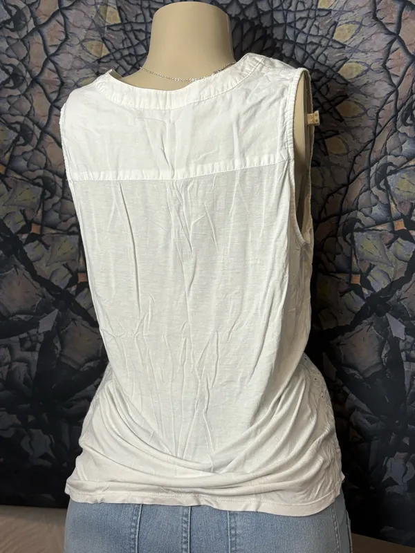 A New Day White Lace V-Neck Sleeveless Top - Image 7