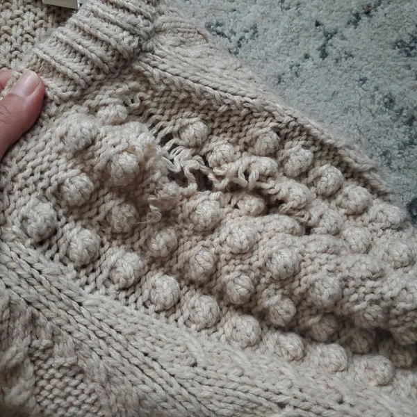 H&M cream color sweater size Large women's oversized very warm snug in s… - Image 3