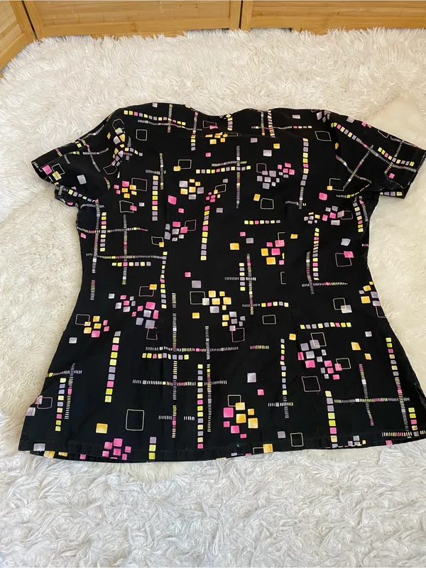 Fresh Scrubs black pattern scrub top woman’s medium - Image 2