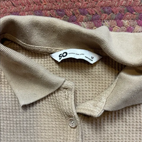 TAN WAFFLE KNIT QUARTER BUTTON POLO TOP Size M - Image 2