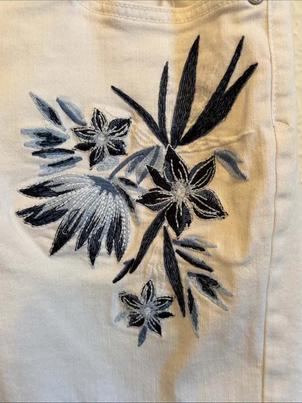 🔵🔵🔵3 for 12$🔵🔵🔵Women's White Embroidered Floral Shorts-16 - Image 2