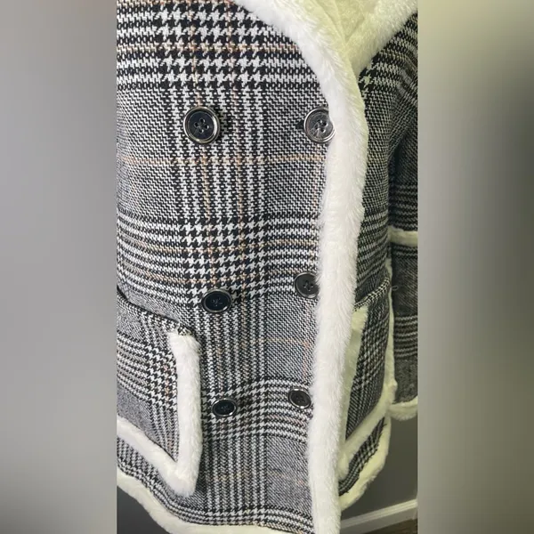 Altar'd State Women's Faux‎ Fur Plaid Print Coat Black/Gray/White Size Small - Image 5