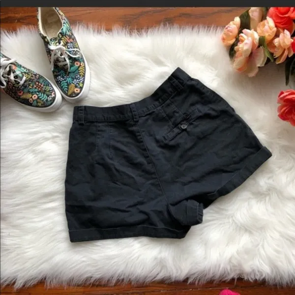 Banana Republic 90s Black High Waisted Shorts - Image 7