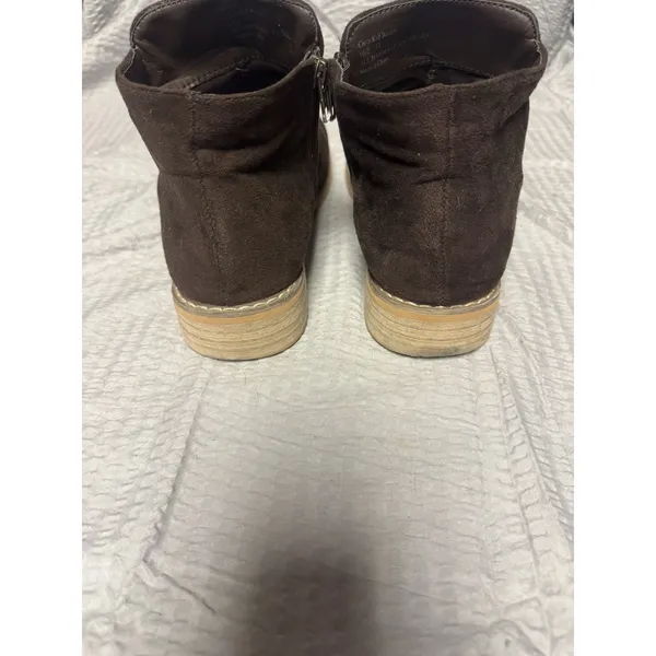 Cisco Kid Bootie Size 10 Dark‎ Brown Suede 1 Inch Heel. Womens. - Image 3