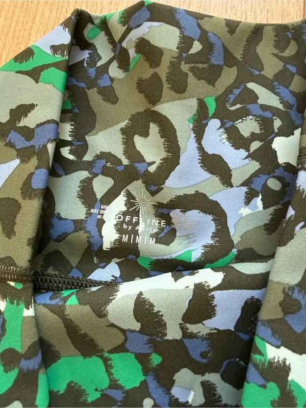 Aerie Offline high-rise biker shorts in a blue and green leopard print size m - Image 3