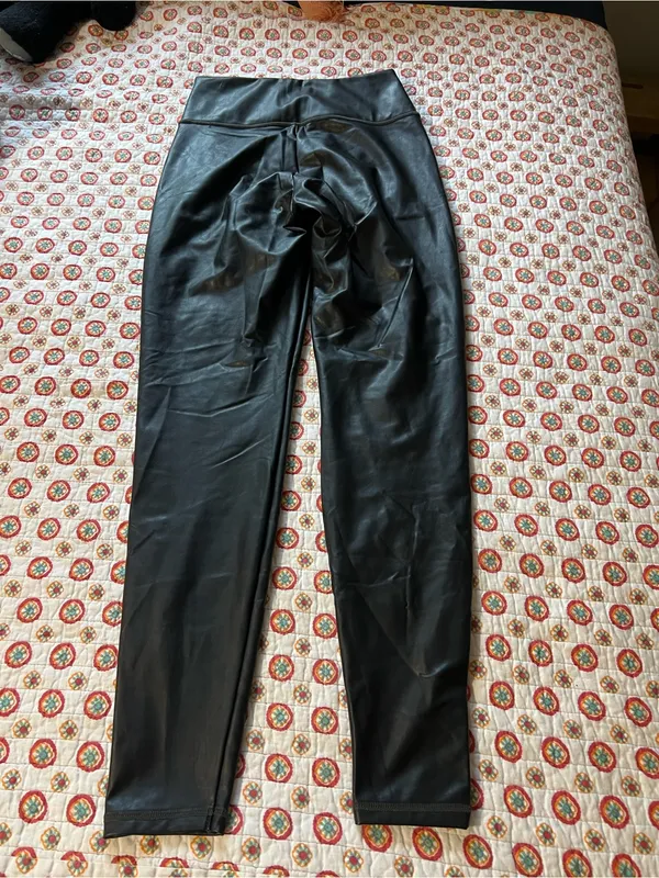 Athleta Faux Leather Leggings size medium tall - Image 3