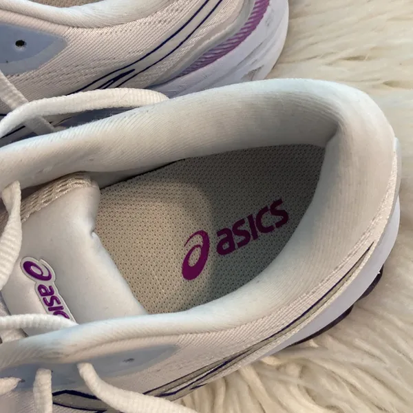 ASICS Women's White and Purple Running Shoes size 9.5 BNWOT - Image 3