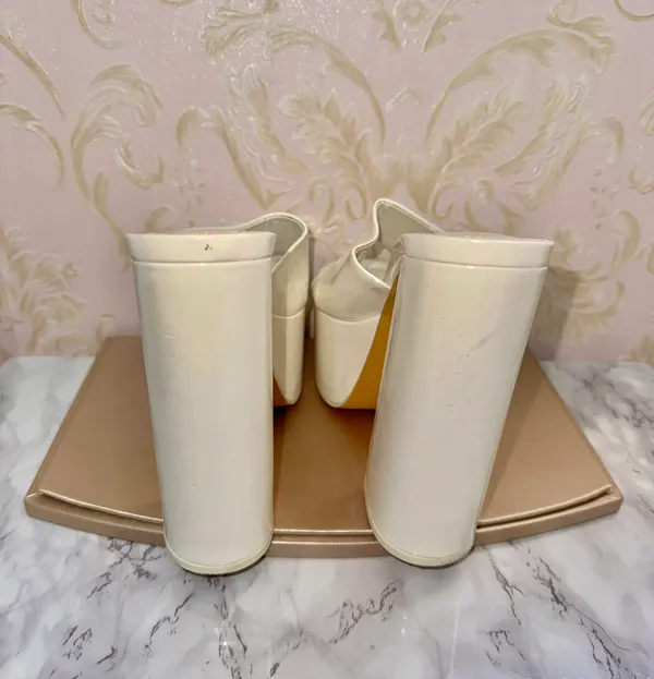 White platform heels size 7 women’s - Image 3
