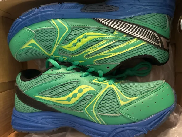 Saucony Running Shoes youth 6.5 - Image 8