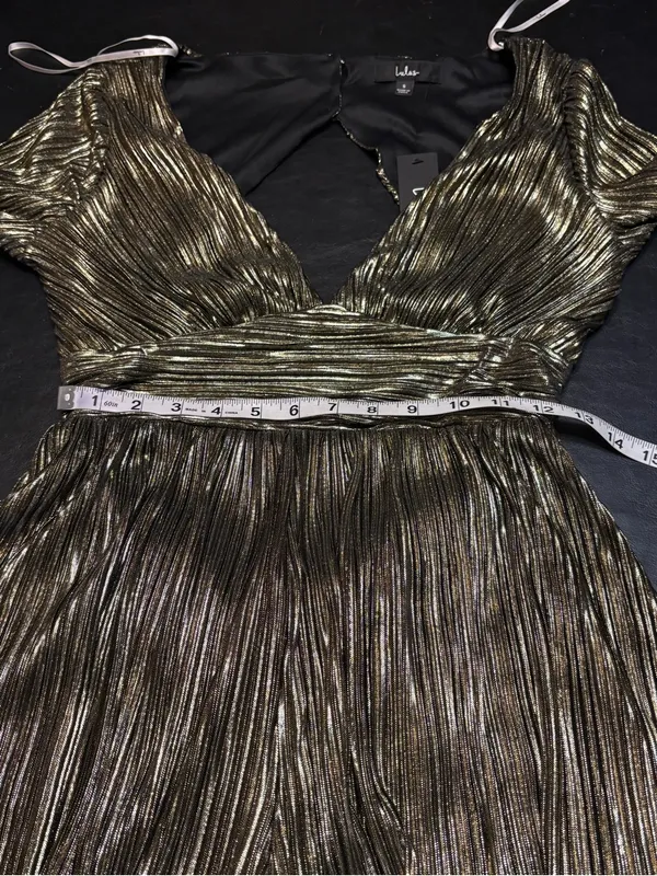 Lulu's Metallic Gold Plisse Long Sleeve Backless Romper size Small NWT - Image 14