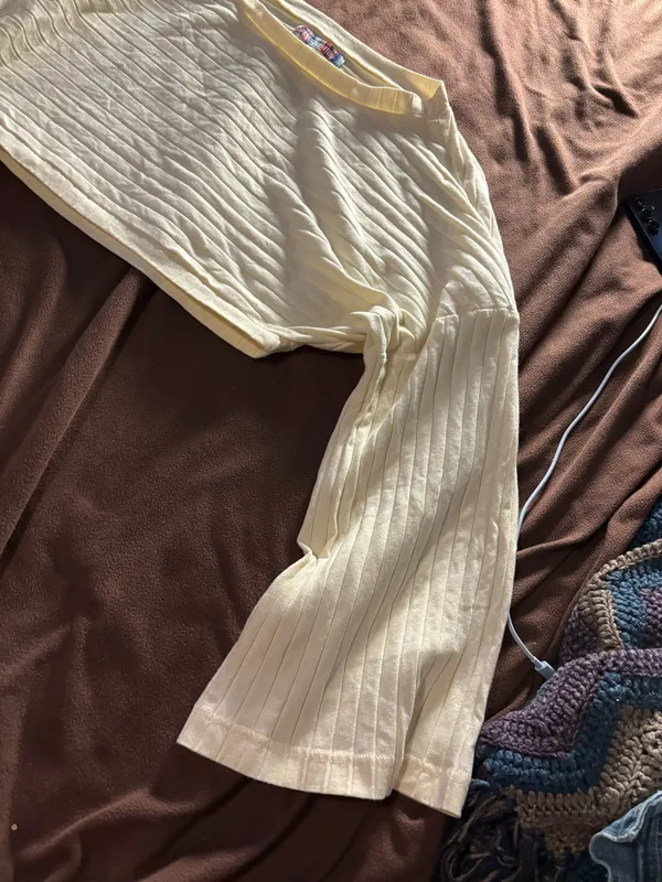Urban Outfitters Top size medium  - Image 2