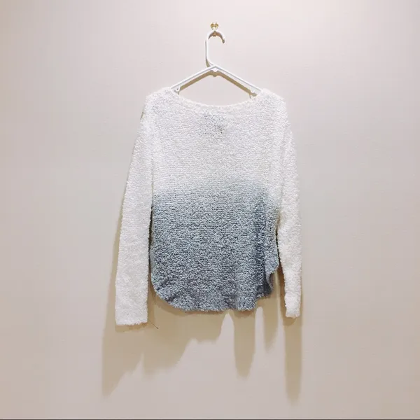 🎈Light ash blue ombré crew neck sweater top White - Image 3