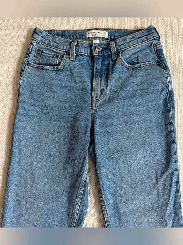 Abercrombie & Fitch Curve Love Mid Rise 90s Straight Jean Size 25/0 Short - Image 3