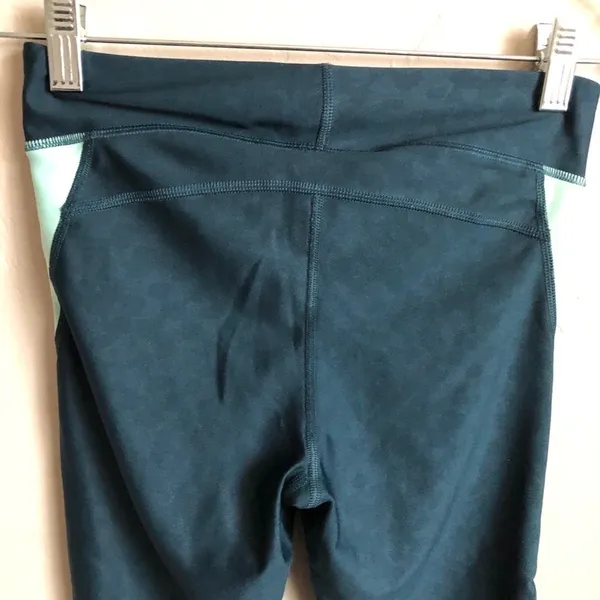 Under Armour Emerald Green Cropped Leggings‎ - Image 6