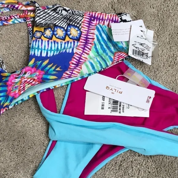 PILYQ multicolored reversible bikini set. NWT - Image 14