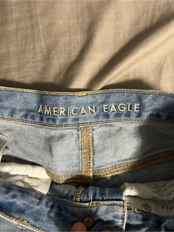 American Eagle Outfitters Light Blue Ripped Straight-Leg Mom Jeans Size 4 - Image 2