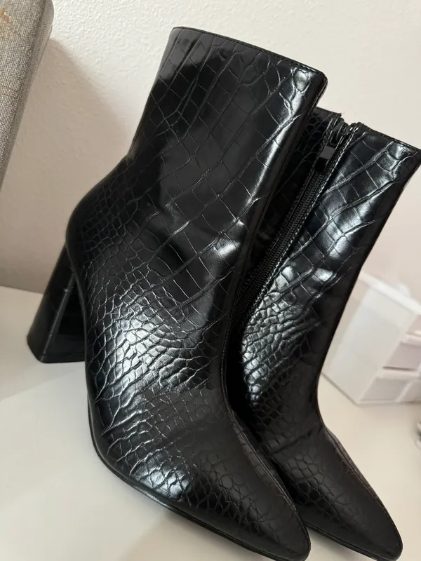 Black Heel Boots Size 6.5 - Image 3