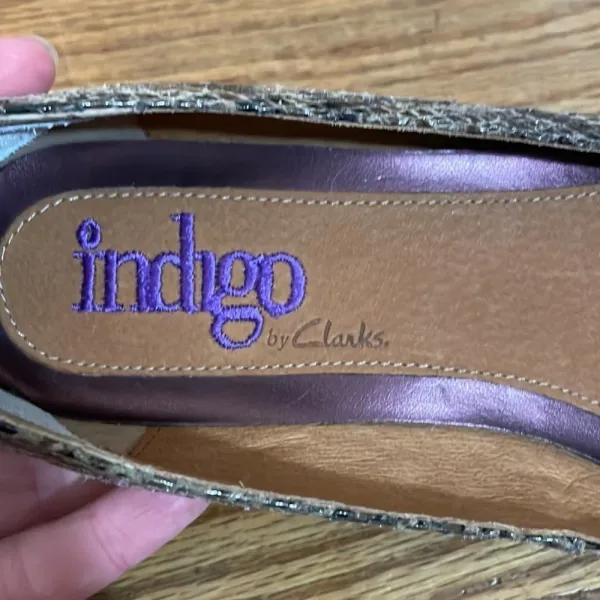 Indigo by Clarks Snakeskin Pattern Slip On Shoes heeled loafer‎ size 7.5 - Image 4