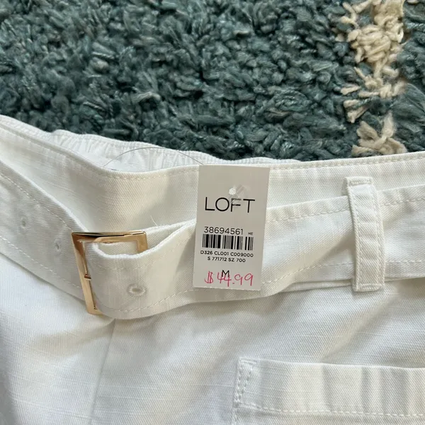 LOFT Cream Women's Belted Shorts - Image 3
