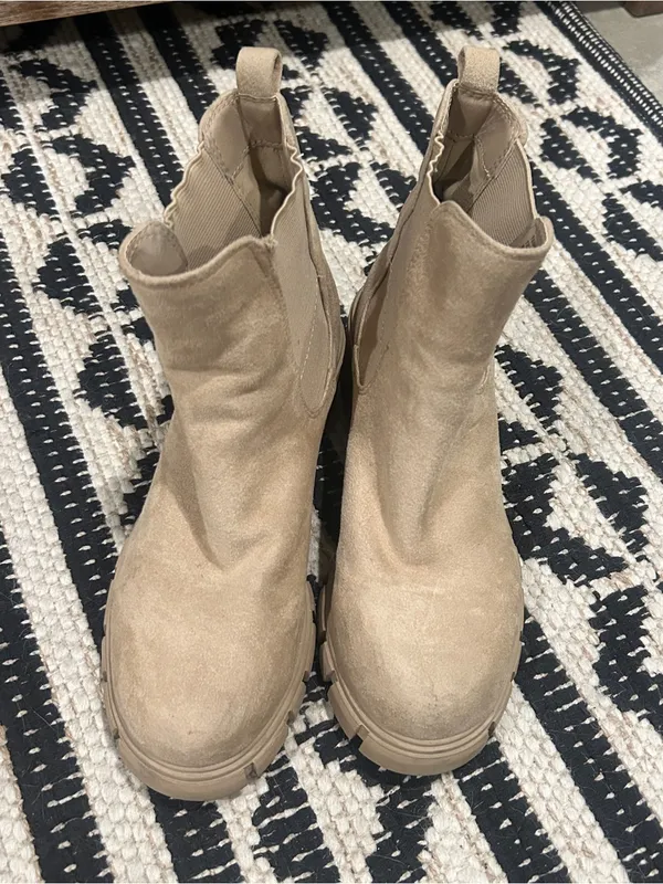 Madden Girl Beige/Tan Chelsea Ankle Boots - Image 3