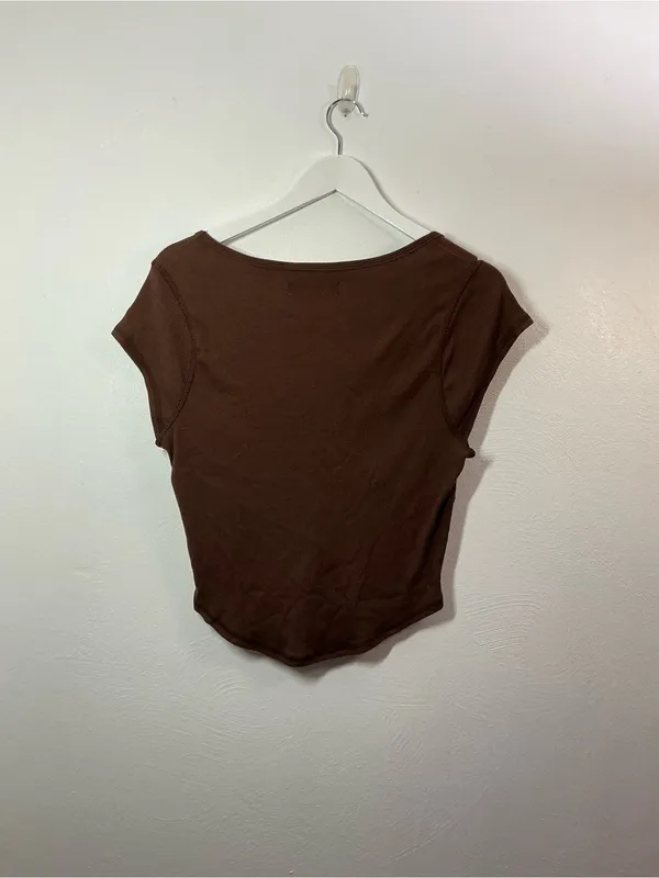 Urban Outfitters Brown V-Neck Cap Sleeve Crop Tee Size XL - Image 2