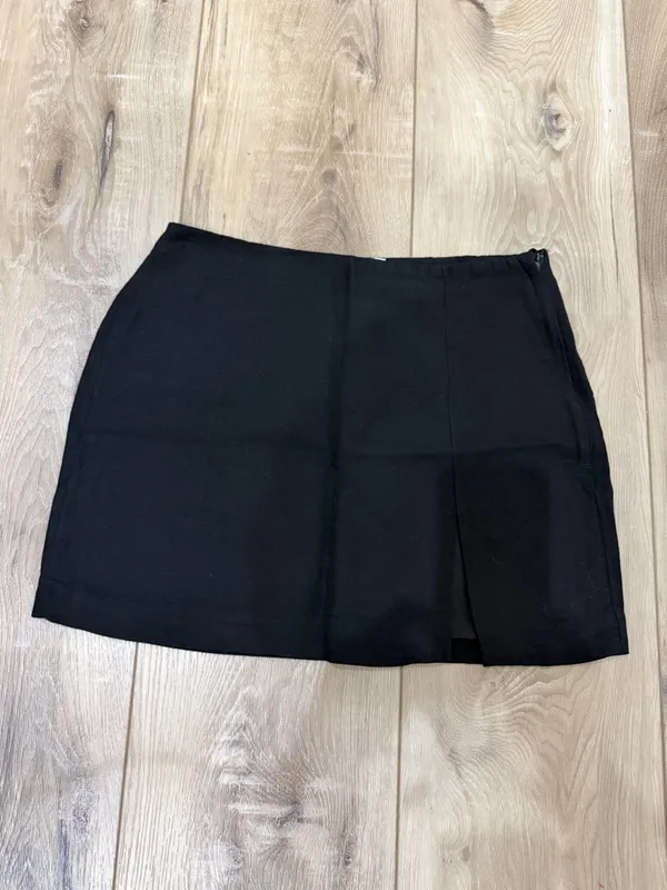 Black Mini Skirt with Side Slit - Image 2