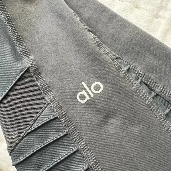 ALO YOGA‎ Moto Leggings in Anthracite Grey - Image 5