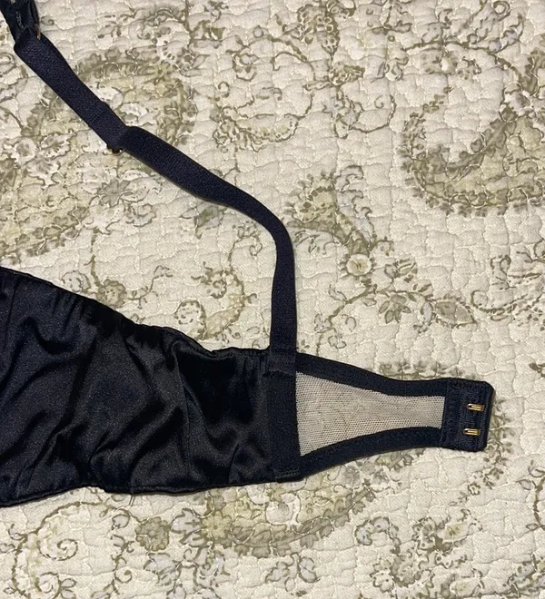 Victoria’s Secret Floral Plunge Bra - Image 9