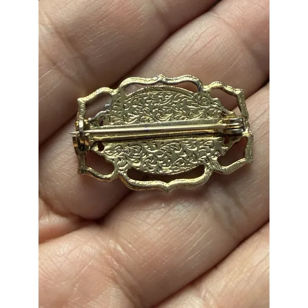Vintage Cottagecore Style Cameo Gold Tone Floral Enamel Oval Estate Pin Brooch - Image 3