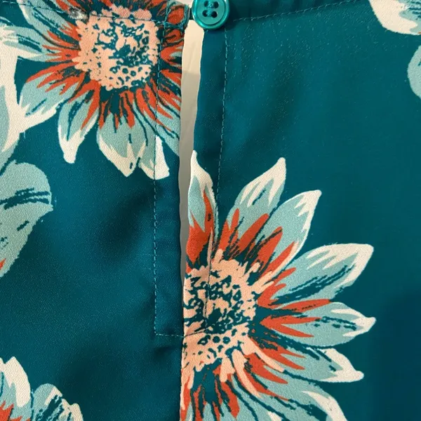 Women’s shirt Size XL - Image 3