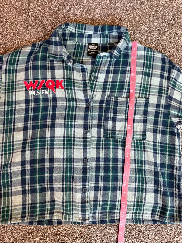 Stranger Things Hawkins Hitmaker WJQK Plaid Flannel Shirt Women’s S 4-6 - Image 6