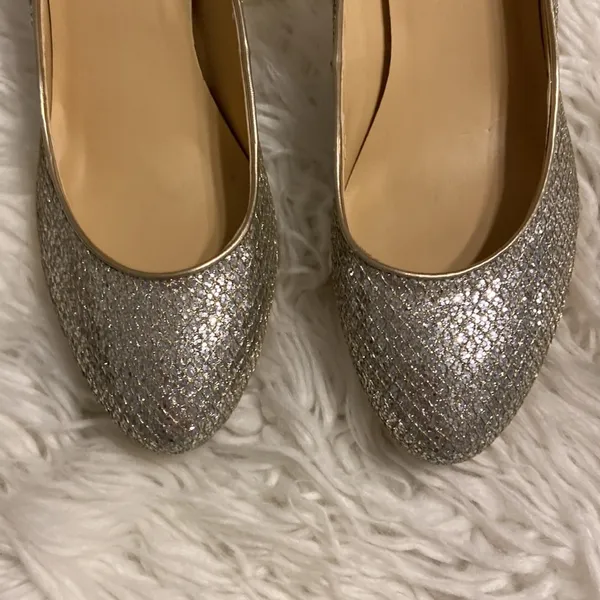 Ivanka Trump Pumps Gold color size 9M - Image 3
