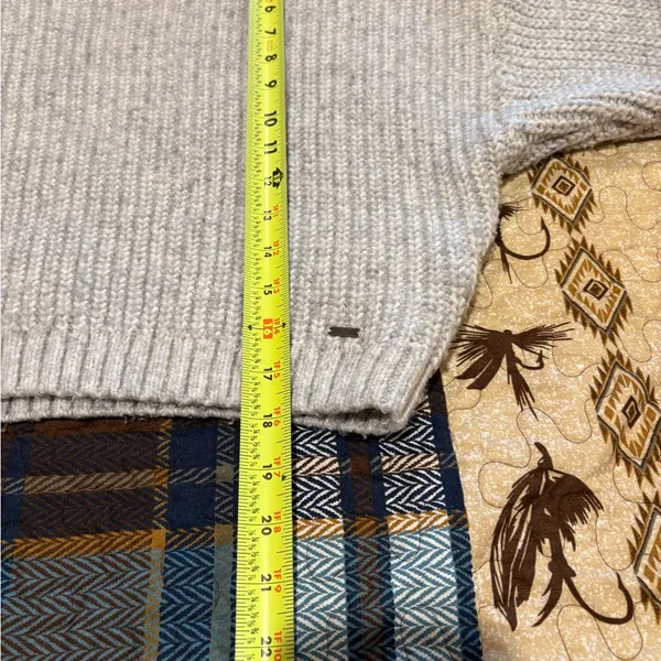 Hollister Light Gray Crew Neck cropped Sweater long sleeve women’s M - Image 9
