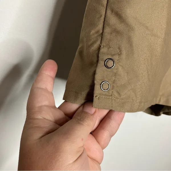 Gap khaki retro‎ style shorts size 10 - Image 2