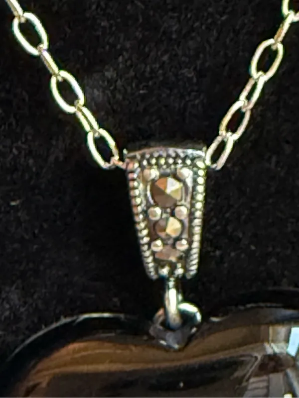 Gorgeous Silver toned heart pendant with intricate scrollwork design 🖤 - Image 7