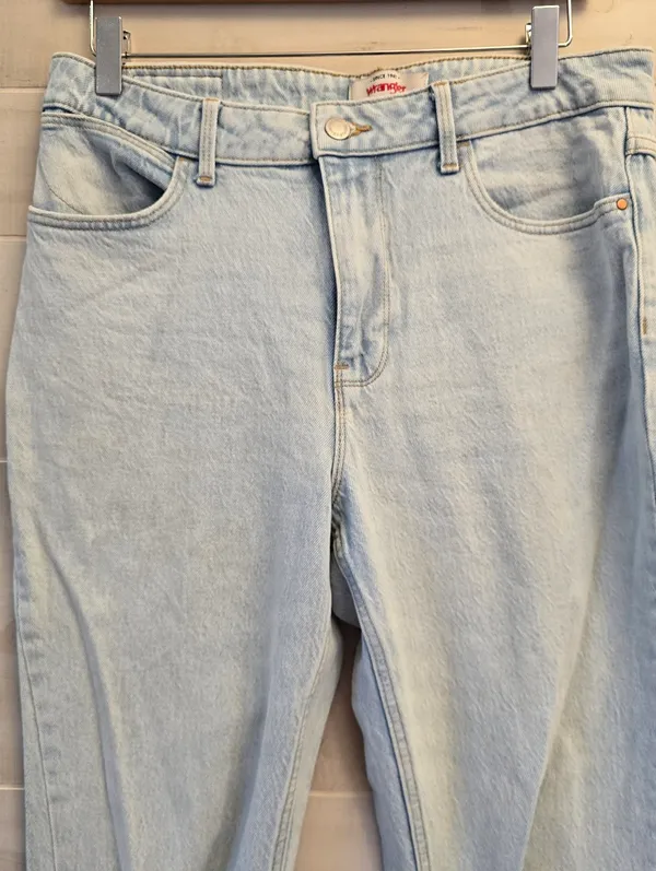 {10x32} Wrangler High Rise Fierce Flare Light Blue Denim Jeans Women's - Image 3
