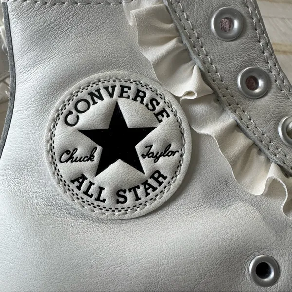 Converse All Star Chuck Taylor Hi Lift size 6.5 Vintage White Leather Ruffle - Image 4