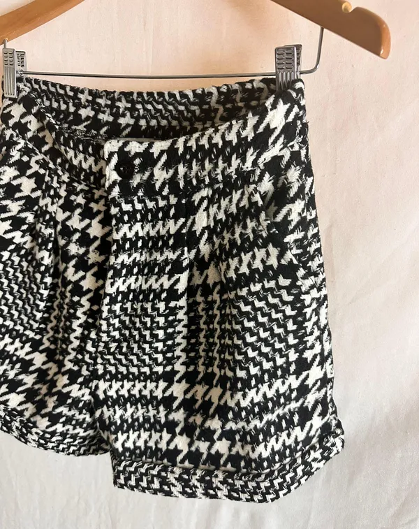 Houndstooth Textured  Shorts - Image 4