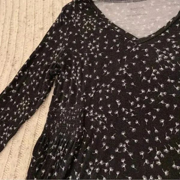 Motherhood Maternity black tunic dandelion‎ long-sleeve shirt, size medium​ - Image 3
